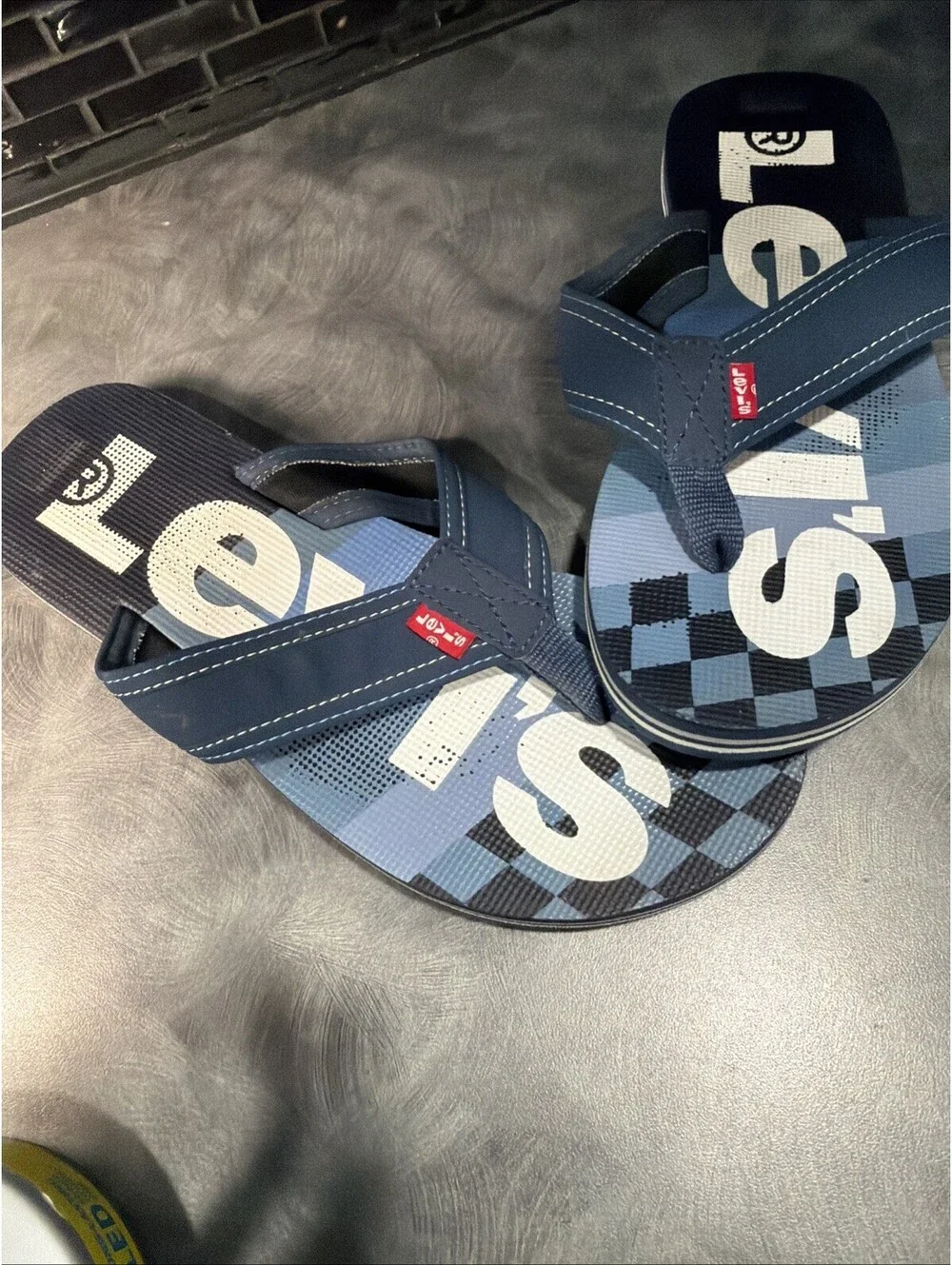 Levi's Mens Casual Flip Flop Vegan Sandal Beach Shoe Size 9